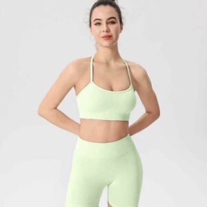 madilim na berdeng sports bra