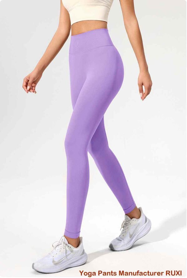 nagliliyab na pantalon sa gym
