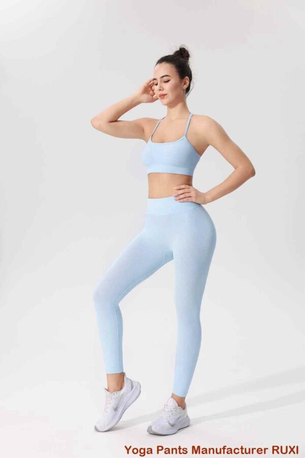 sports bra na may velcro strap